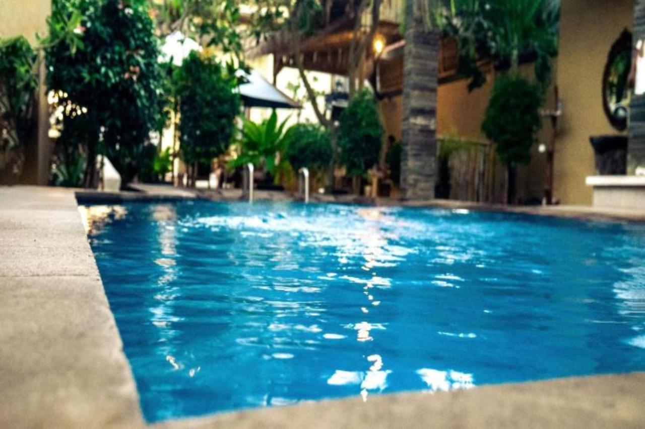 Oyo Flagship 91237 Ratu Guest House Kedunganan Kültér fotó