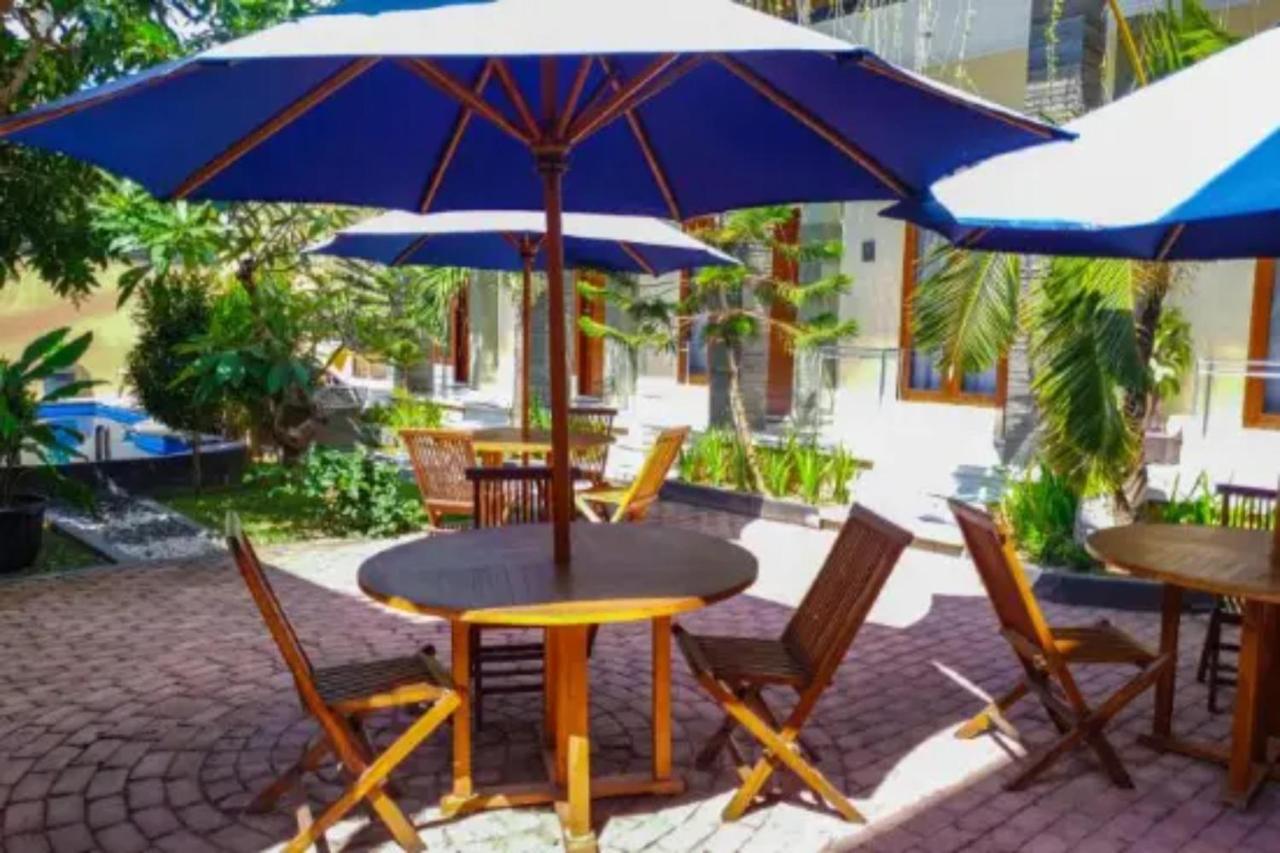 Oyo Flagship 91237 Ratu Guest House Kedunganan Kültér fotó