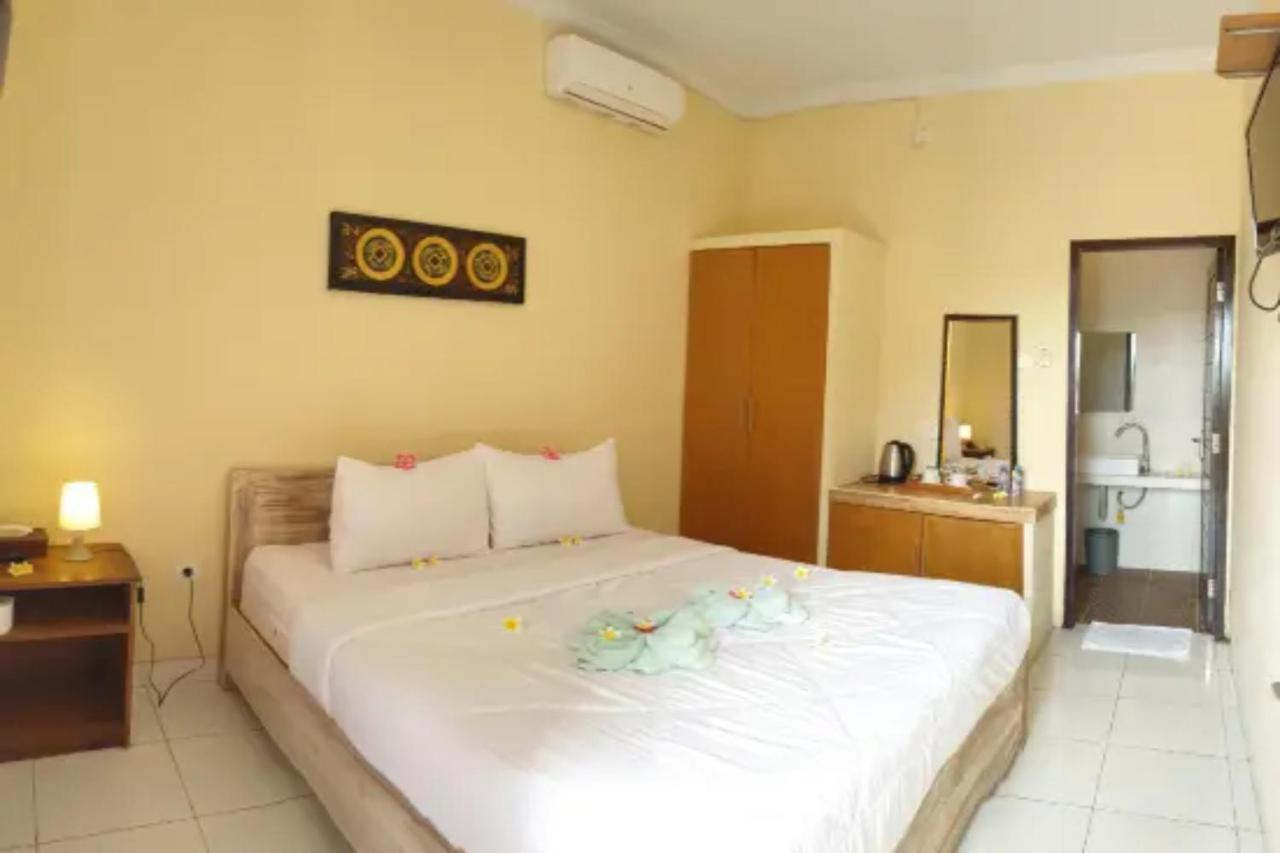 Oyo Flagship 91237 Ratu Guest House Kedunganan Kültér fotó