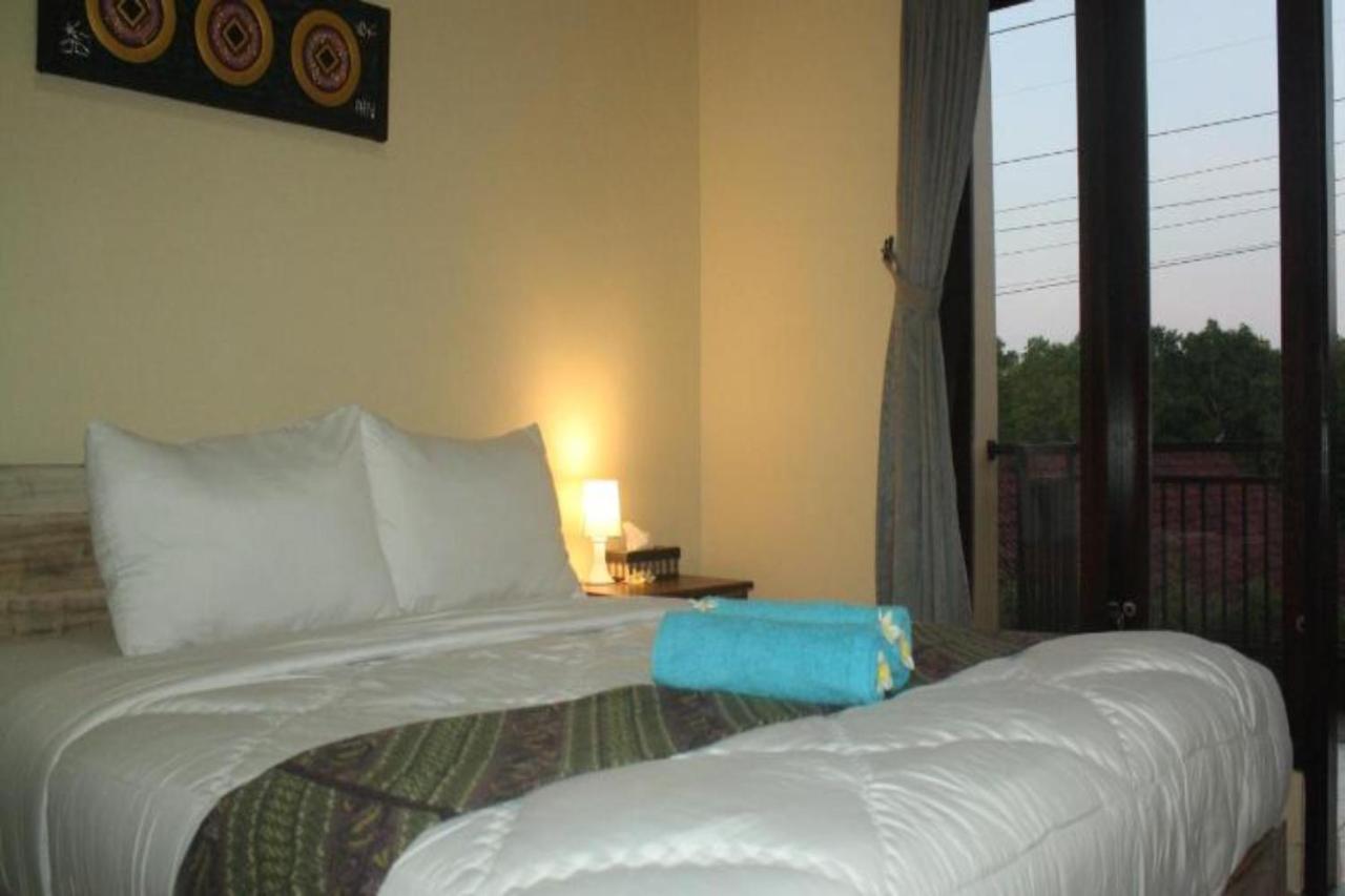 Oyo Flagship 91237 Ratu Guest House Kedunganan Kültér fotó
