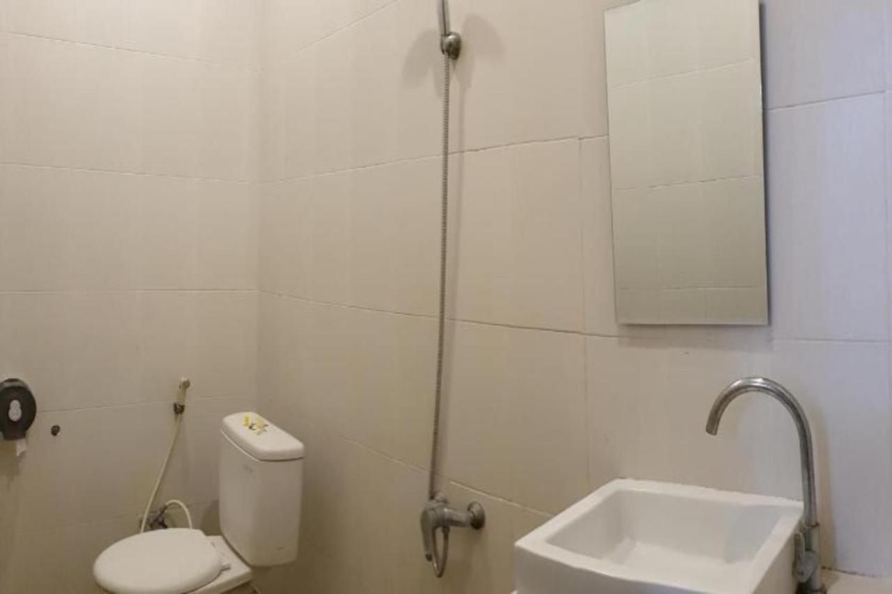 Oyo Flagship 91237 Ratu Guest House Kedunganan Kültér fotó